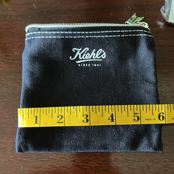 Kiehl's for Delta travel pouch with 10 items - Picture 13 of 14